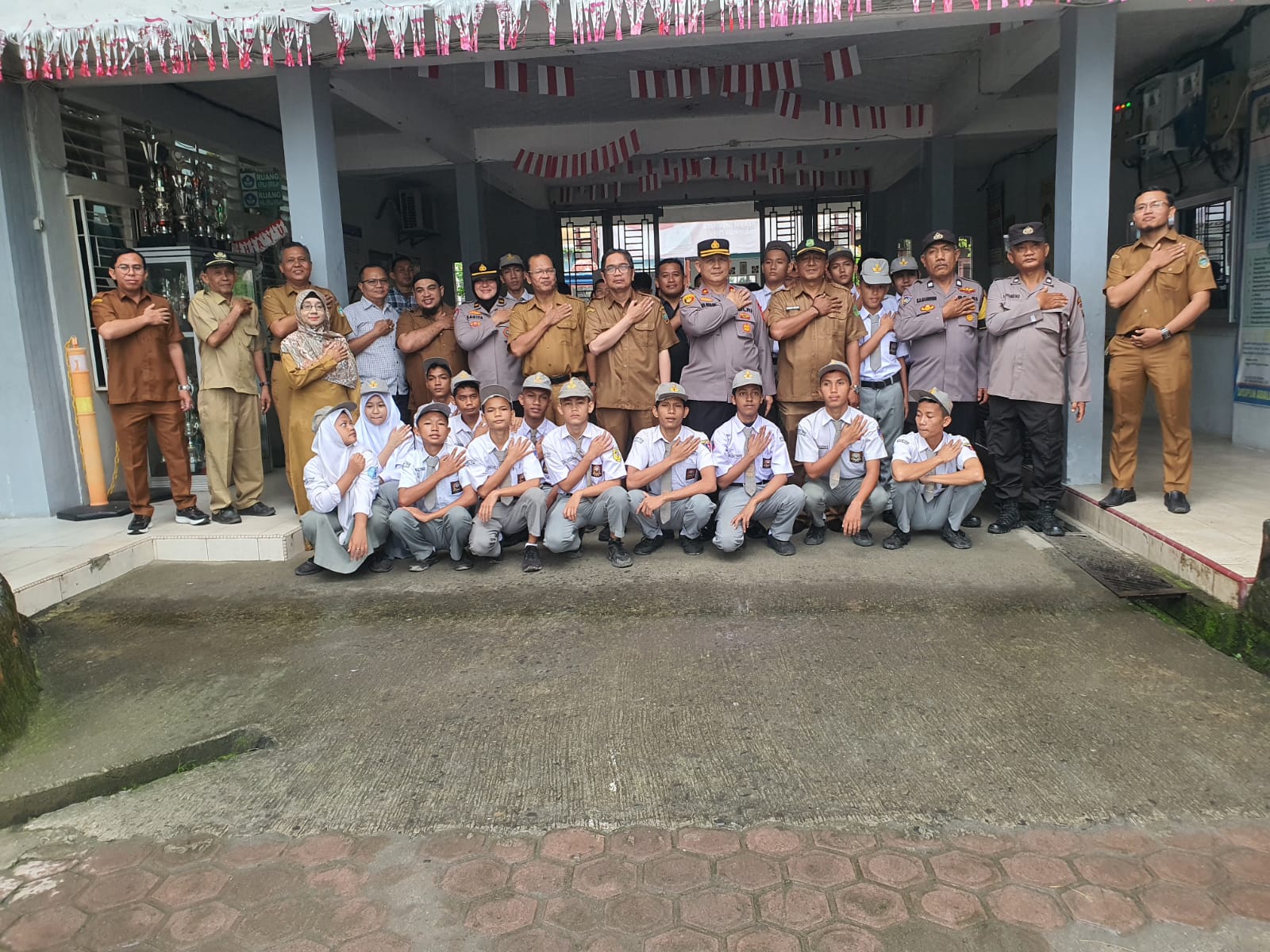 Upacara Bendera Di SMK N4 Medan Diipimpin Kompol Agus M Butar butar, SH